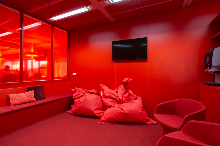 Projectinrichting Allianz Global Assistance The Red Room 2